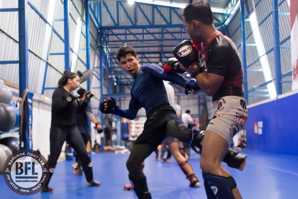 students training kicks at bangkok fight lab
