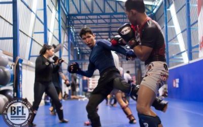 students training kicks at bangkok fight lab