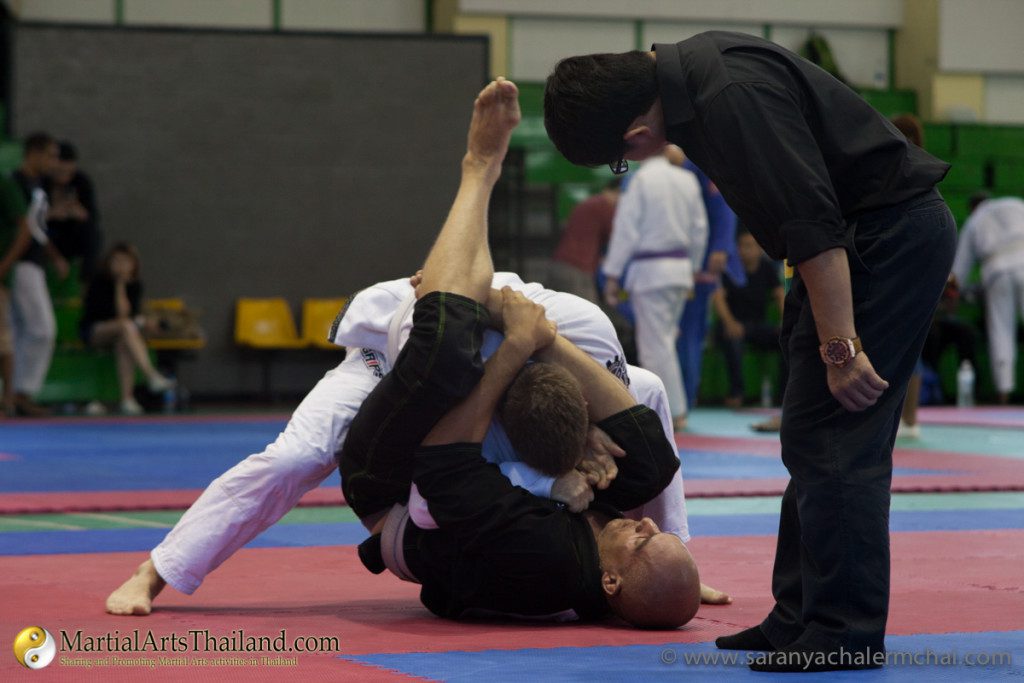 transition on ground during bjj match