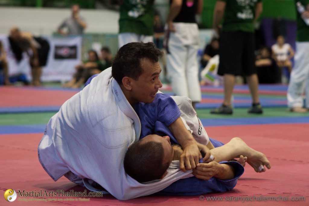 hand grappling during match
