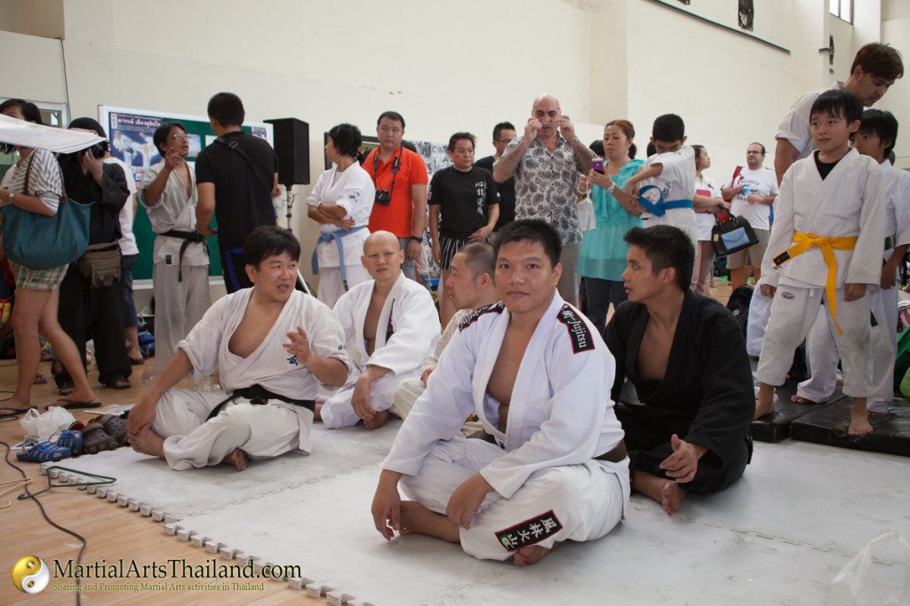 karate athletes waiting to winner declaration