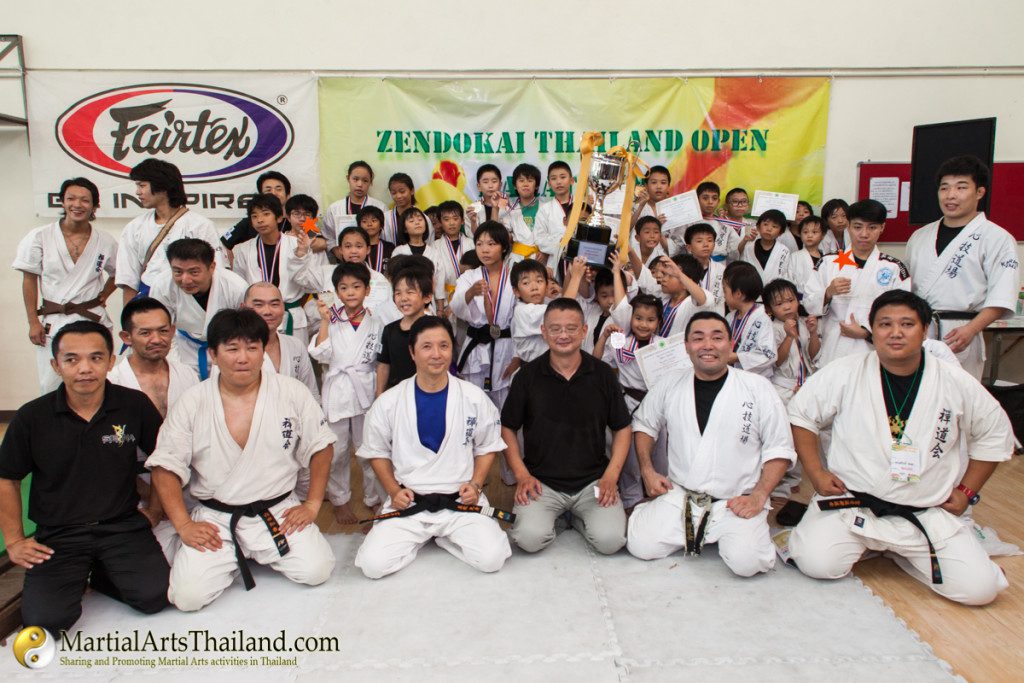 group photo at 1st Zendokai Thailand Open Shingi Cup 2015