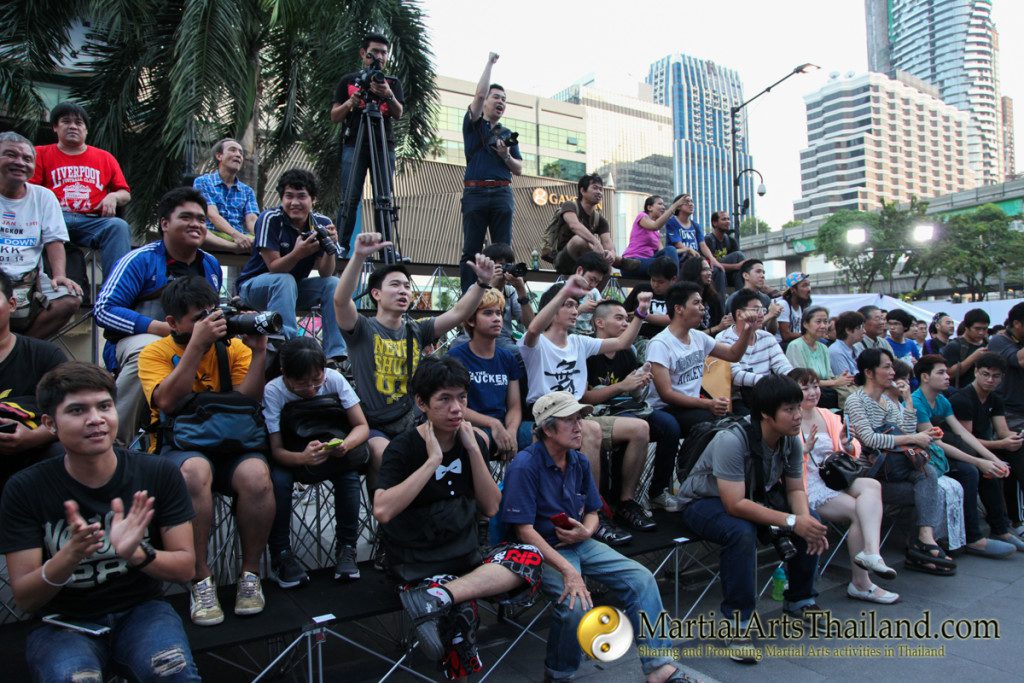 fans cheering at Pro-Wrestling Japan Expo 2016 Bangkok