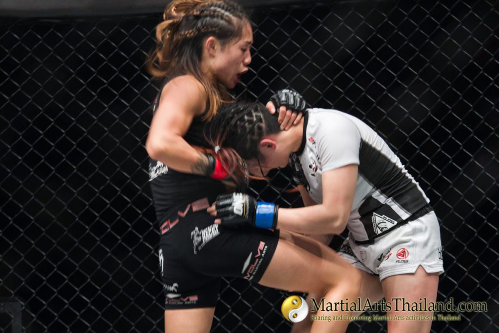 Angela Lee  just dropping a knee on Jenny Huang stomach