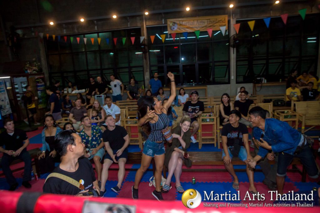 audience trying to catch a martialarts thailand tshirt at BBB Big Box Beatdown 01