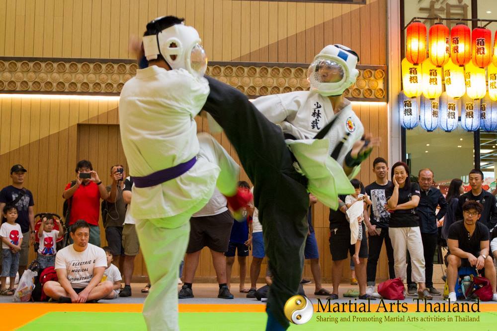 Sakan head kick opponent at competition Core Combat Chiang Mai