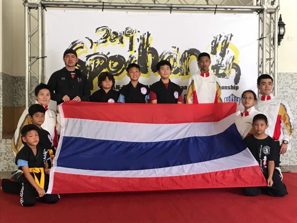 team holding thai flag at competition Black Wing spochan sports chambara 