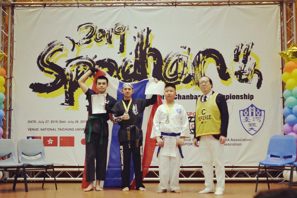 certificate group photo at competition Black Wing spochan sports chambara 
