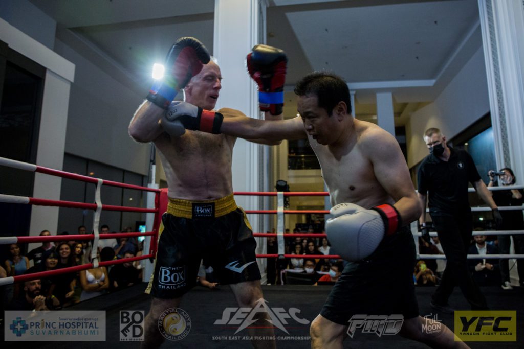 Jack Kneeland vs Seigo Nishida during their boxing fight
